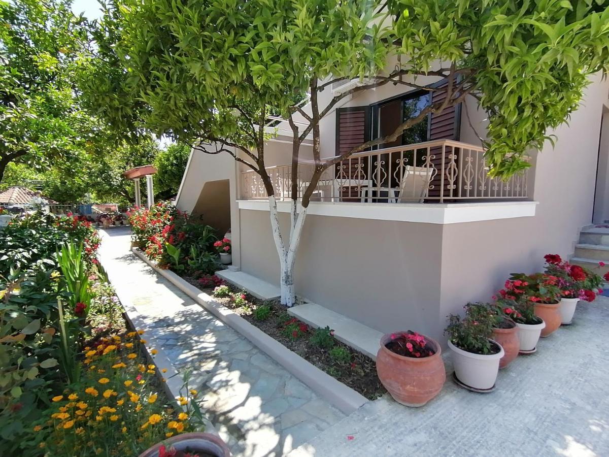 Villa Nikolaou Parga Exterior photo