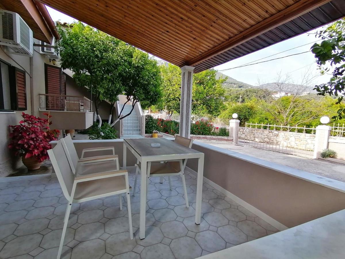 Villa Nikolaou Parga Exterior photo